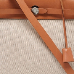 مملوكة مسبقًا Hermes Naturel Vache Hunter Leather and Toile Canvas Herbag Zip 31 Bag