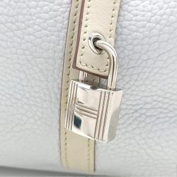 مملوكة مسبقًا Hermes Two-Tone Lock Picotin 22 Tote Bag