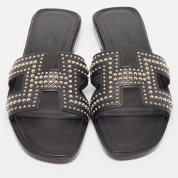 مملوكة مسبقًا Hermès Black Leather Studded Oran Flat Slides Size 36