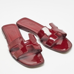 Pre Owned Hermes Burgundy Patent Oran Flat Slides Size 37.5