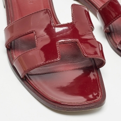 Pre Owned Hermes Burgundy Patent Oran Flat Slides Size 37.5