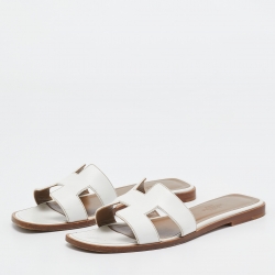 مملوكة مسبقًا Hermes White Leather Oran Flat Slides Size 36