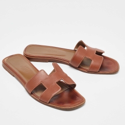 Pre Owned Hermes Brown Leather Oran Flat Sandals Size 39