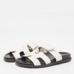 مملوكة مسبقًا Hermes White Leather Chypre Sandals Size 39