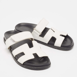 مملوكة مسبقًا Hermes White Leather Chypre Sandals Size 39