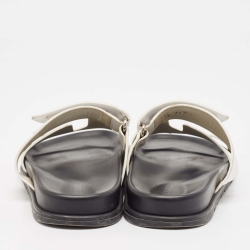 مملوكة مسبقًا Hermes White Leather Chypre Sandals Size 39