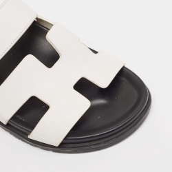 مملوكة مسبقًا Hermes White Leather Chypre Sandals Size 39