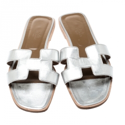 Hermes Metallic Silver Leather Oran Flat Sandals Size 40.5