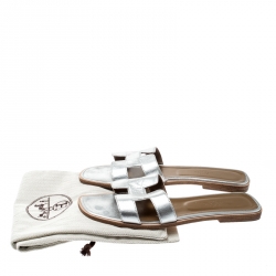 Hermes Metallic Silver Leather Oran Flat Sandals Size 40.5