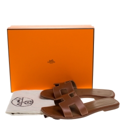 مملوكة مسبقًا Hermes Brown Leather Oran Flat Slides Size 38