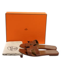 مملوكة مسبقًا Hermes Brown Leather Oran Flat Slides Size 39.5