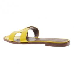 مملوكة مسبقًا Hermes Yellow Patent Oran Box Sandals Size 37.5