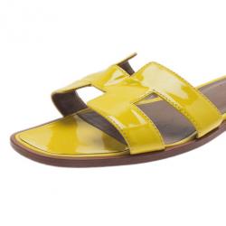 مملوكة مسبقًا Hermes Yellow Patent Oran Box Sandals Size 37.5