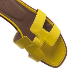 مملوكة مسبقًا Hermes Yellow Patent Oran Box Sandals Size 37.5