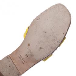 مملوكة مسبقًا Hermes Yellow Patent Oran Box Sandals Size 37.5