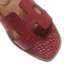 مملوكة مسبقًا صندل هيرمس جلد تمساح أحمر منقوش أوران بوكس مقاس 37