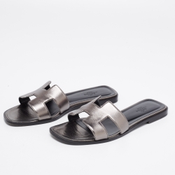 مملوكة مسبقًا Hermès Metallic Bronze Leather Oran Sandals Size 38