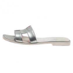 مملوكة مسبقًا Hermes Silver Leather Oran Box Sandals Size 39.5