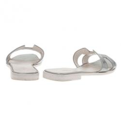 مملوكة مسبقًا Hermes Silver Leather Oran Box Sandals Size 39.5