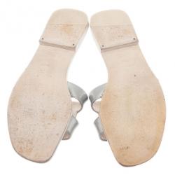 مملوكة مسبقًا Hermes Silver Leather Oran Box Sandals Size 39.5