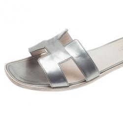 مملوكة مسبقًا Hermes Silver Leather Oran Box Sandals Size 39.5