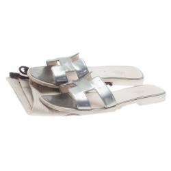 مملوكة مسبقًا Hermes Silver Leather Oran Box Sandals Size 39.5