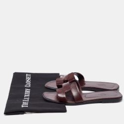 Pre Owned Hermes Burgundy Patent Oran Slide Flats  Size 38