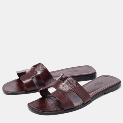 Pre Owned Hermes Burgundy Patent Oran Slide Flats  Size 38