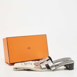 مملوكة مسبقًا Hermes Silver Leather Oasis Slide Sandals Size 38