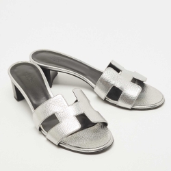 مملوكة مسبقًا Hermes Silver Leather Oasis Slide Sandals Size 38