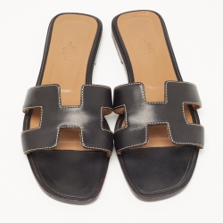 مملوكة مسبقًا Hermes Black Leather Oran Flat Slides Size 37