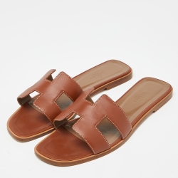 مملوكة مسبقًا Hermes Brown Leather Oran Flat Slides Size 39.5  