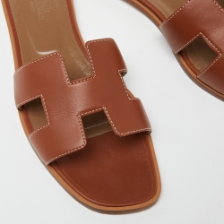 مملوكة مسبقًا Hermes Brown Leather Oran Flat Slides Size 39.5  