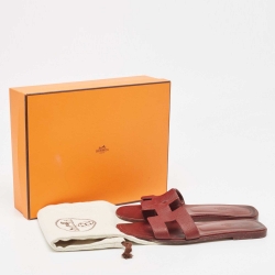 مملوكة مسبقًا Hermes Burgundy Leather Oran Flat Slides Size 39.5