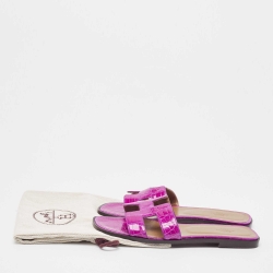 مملوكة مسبقًا Hermès  Pink Crocodile Oran Flat Slides Size 39  