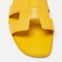 Pre Owned Hermes Yellow Leather Oran Slide Flats Size 39