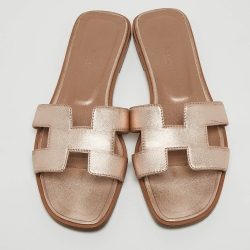 Pre Owned Hermes Metallic Rose Gold Leather Oran Flat Slides Size 36.5