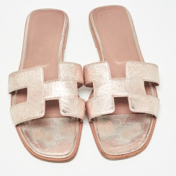مملوكة مسبقًا Hermès Metallic Pink Leather Oran Flat Slides Size 39.5 