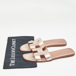 مملوكة مسبقًا Hermès Metallic Pink Leather Oran Flat Slides Size 39.5 