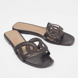 مملوكة مسبقًا Hermes Black Leather Aloha Flat Slides Size 40