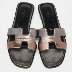 مملوكة مسبقًا Hermes Metallic Leather Oran Flat Slides Size 40