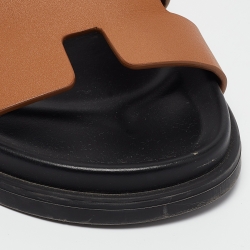 مملوكة مسبقًا Hermes Tan Leather Chypre Slides Size 38.5