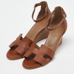 مملوكة مسبقًا Hermes Brown Leather Legend Wedge Sandals Size 38.5