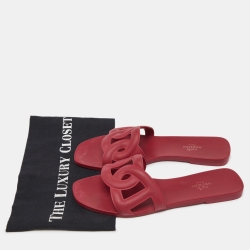 مملوكة مسبقًا صندل سلايد فلات هيرمس مطاط عنابي مقاس 37