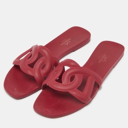 مملوكة مسبقًا صندل سلايد فلات هيرمس مطاط عنابي مقاس 37