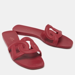 مملوكة مسبقًا صندل سلايد فلات هيرمس مطاط عنابي مقاس 37