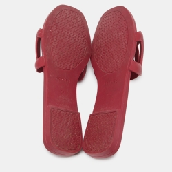 مملوكة مسبقًا صندل سلايد فلات هيرمس مطاط عنابي مقاس 37