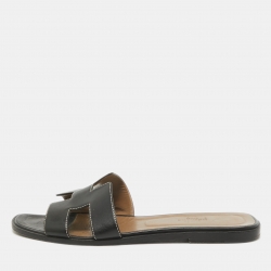 مملوكة مسبقًا Hermes Black Leather Oran Flat Slides Size 40