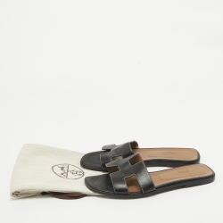 مملوكة مسبقًا Hermes Black Leather Oran Flat Slides Size 40