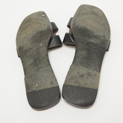 مملوكة مسبقًا Hermes Black Leather Oran Flat Slides Size 40